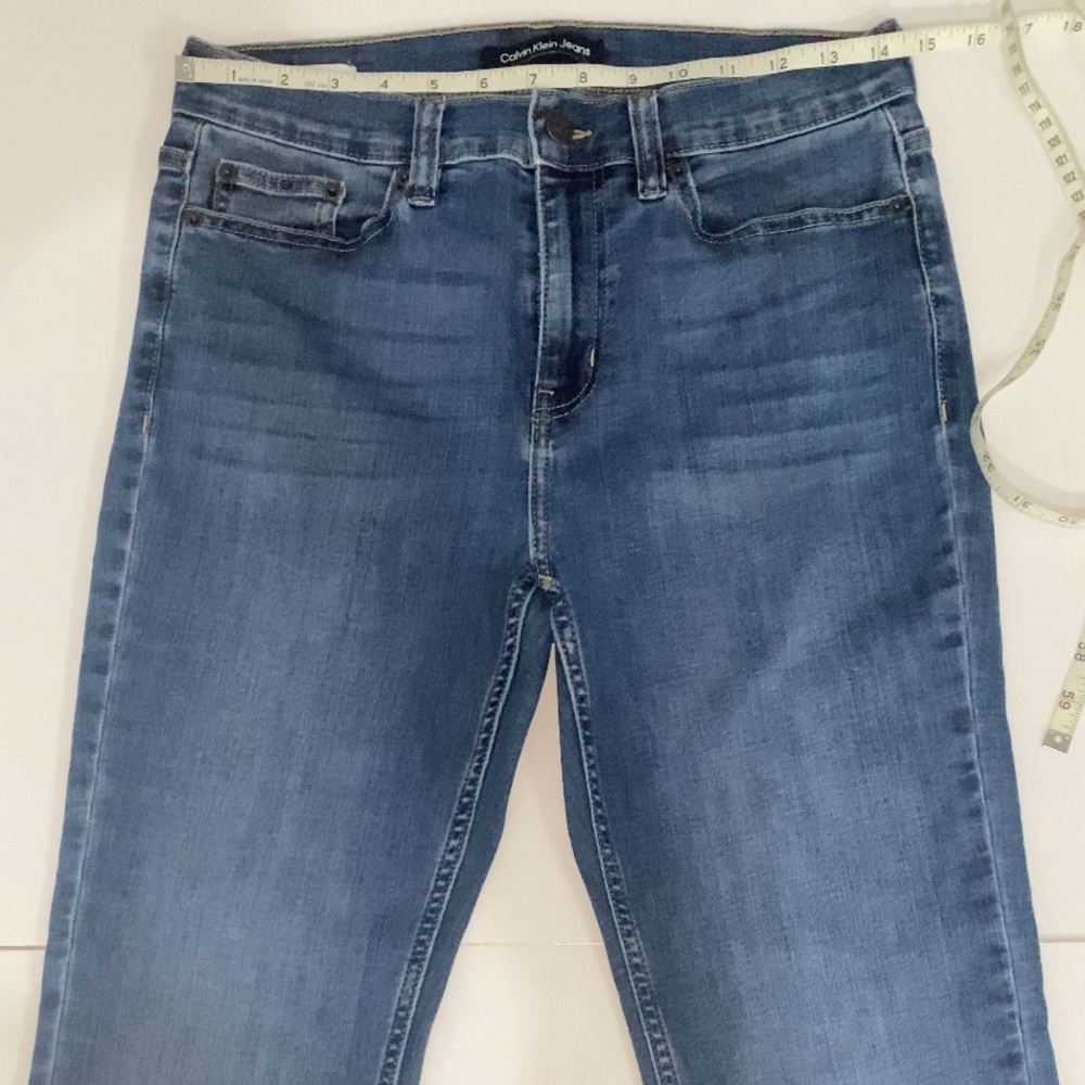 Calvin Klein Jeans Petite High-Rise Slim Straight-Leg Whisper-Soft Jeans Size30p - Picture 4 of 8